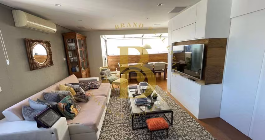 Cobertura triplex à venda, com 210 m², 3 quartos sendo 2 suítes, na Vila Nova Conceição.