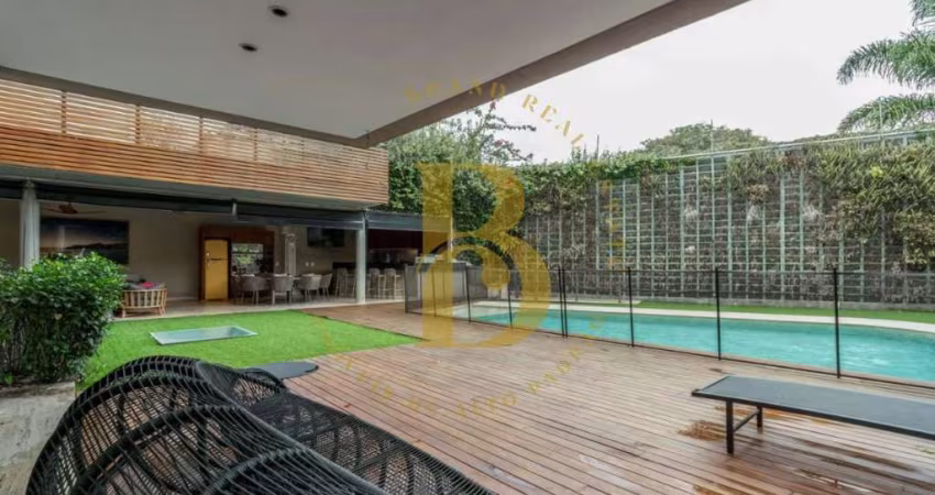 Casa com 613 m², 4 quartos sendo 4 suítes à venda no bairro Boaçava.