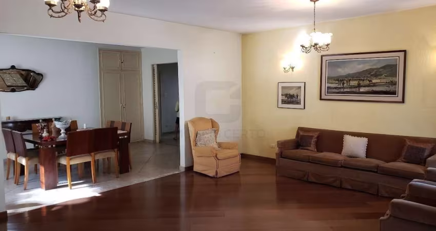 Casa no Alto de Pinheiros- 4 Dormitórios sendo 1 Suíte- 450m² de terreno