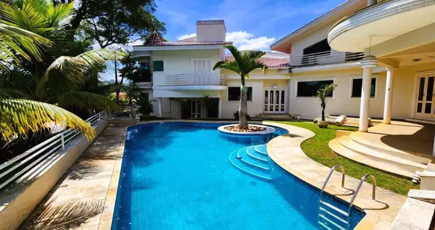 Casa e venda em alphaville 12, 4 suítes (4 quartos), com quintal verdejante e charmoso espaço da piscina
