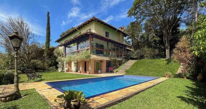 Casa na Vila Santo Antônio  - Linda e impecável, 5 dormitórios / 3 suítes, piscina, vista!