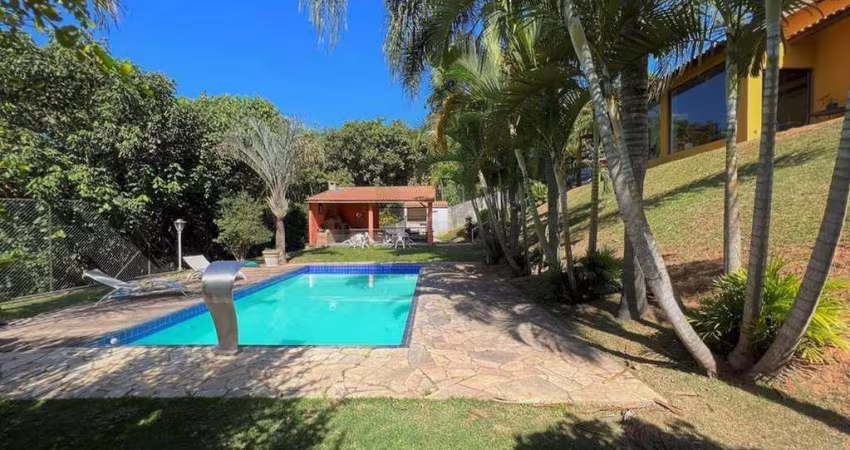Fazendinha-4 dorms / 2 suítes - TÉRREA - Natureza e privacidade! Gourmet, piscina e VISTA!
