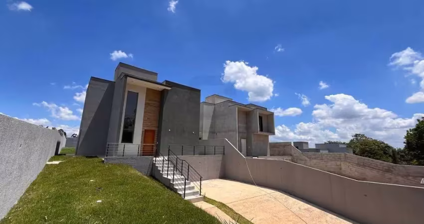 Sobrado em condomínio fechado com 3 quartos sendo 1 suíte 8 vagas condomínio Rizzo 2