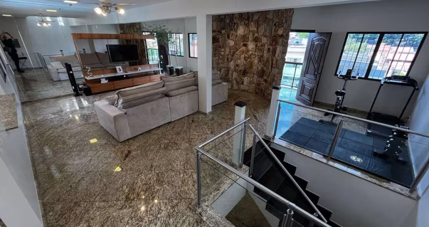 Casa no Centro de Osasco - 354m² - 4 Dormitórios c/ 1 Suíte e Closet - Aceita Permuta