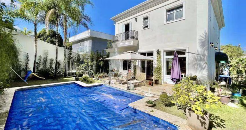 Casa em Cotia - Condomínio Quinta de São Fernando - Linda e integrada, 4 suítes e piscina!