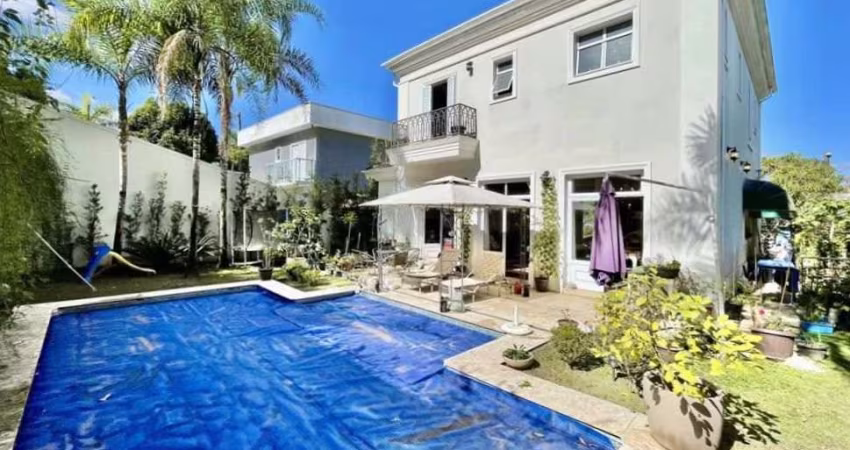 Casa em Cotia - Condomínio Quinta de São Fernando - Linda e integrada, 4 suítes e piscina!