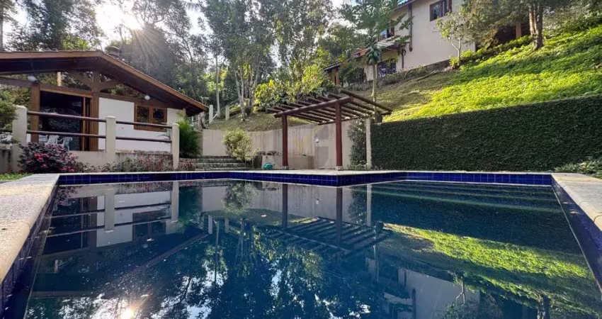 Casa à Venda em Cotia - Condomínio Paisagem Renoir 2