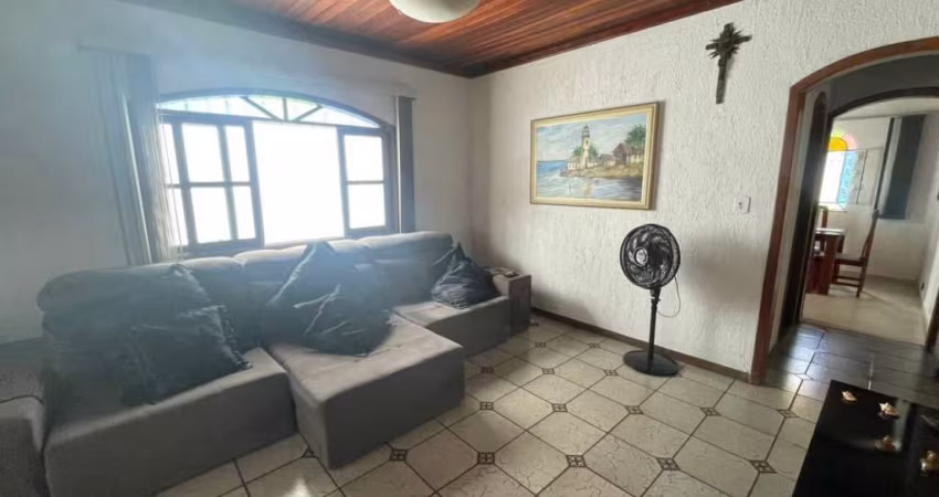 Casa térrea espaçosa com potencial para residência e empreendimento ? Jardim Rosa de Franca