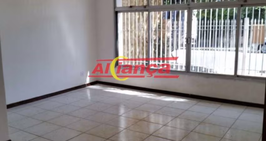 EXCELENTE CASA TERREA INDIVIDUAL COM 4 QUARTOS, 6 VAGAS - 1 EDICULA - VILA AUGUSTA