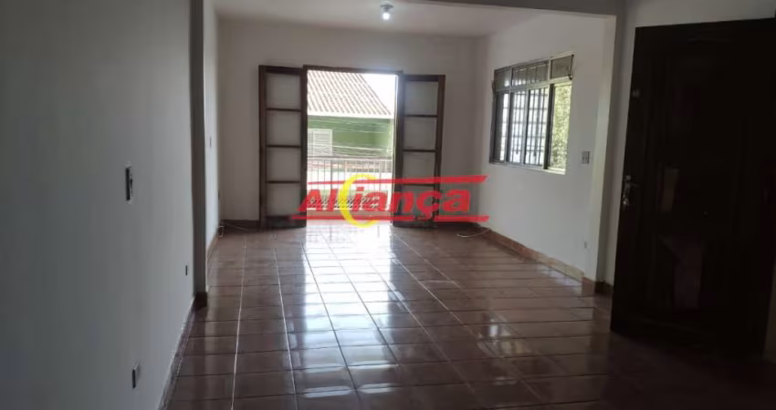 Sobrado com 02 Dormitórios, 02 Sacadas, Sala, Cozinha, Banheiro, 02 Vagas de Garagem (podendo caber