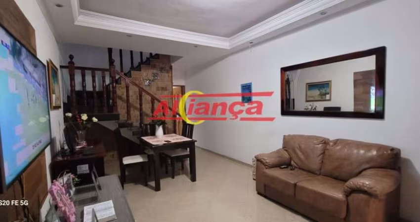 Sobrado com duas  suítes e sacada