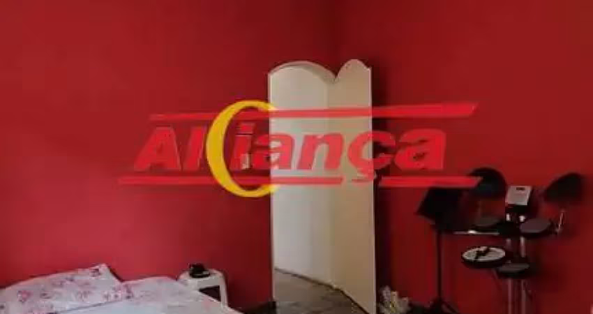 Sobrado da frente todos os cômodos amplos, parte de baixo sendo, sala, banheiro, cozinha, lavanderia