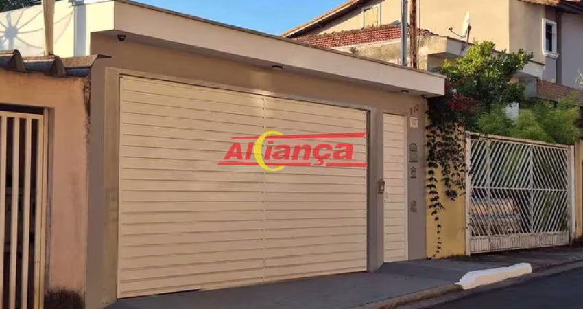Casa  composta  por  uma suíte e cozinha americana