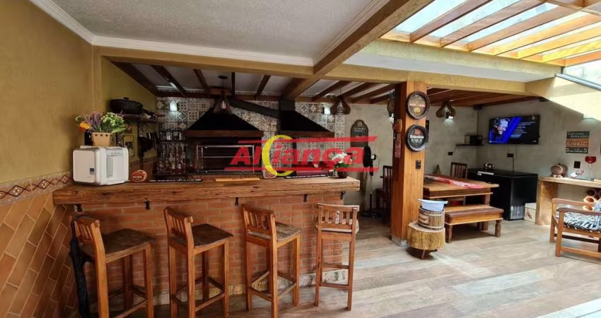 Sobrado com 3 dormitórios à venda, 278 m² por R$ 840.000 - Jardim Vila Galvão