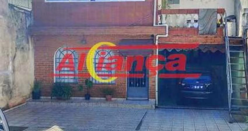 Casa de 3 dormitórios À venda na Vila Barros