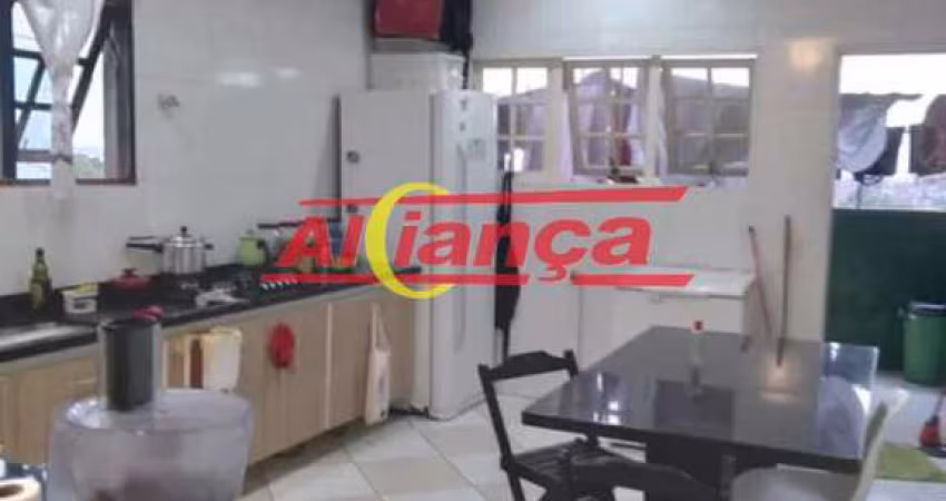 Sobrado com 2 dormitórios, 3 banheiros e 1 vaga de garagem.