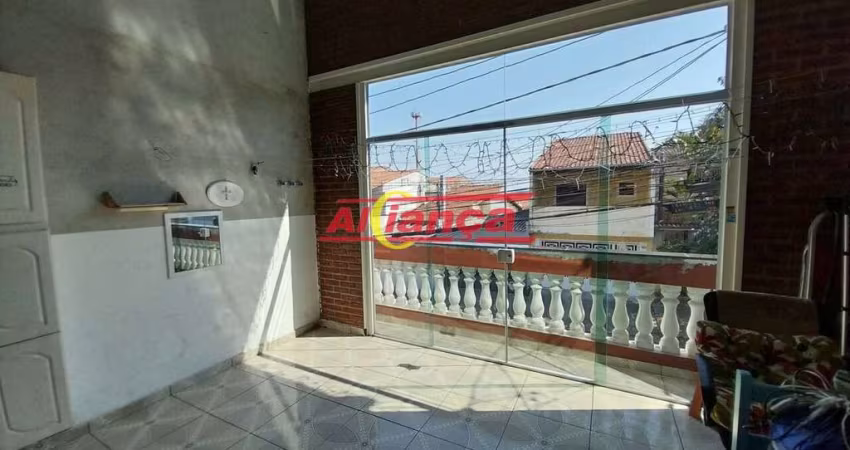 Casa assobradada, 3 dormitórios, 2 banheiros, 1 vaga no Continental II - Guarulhos