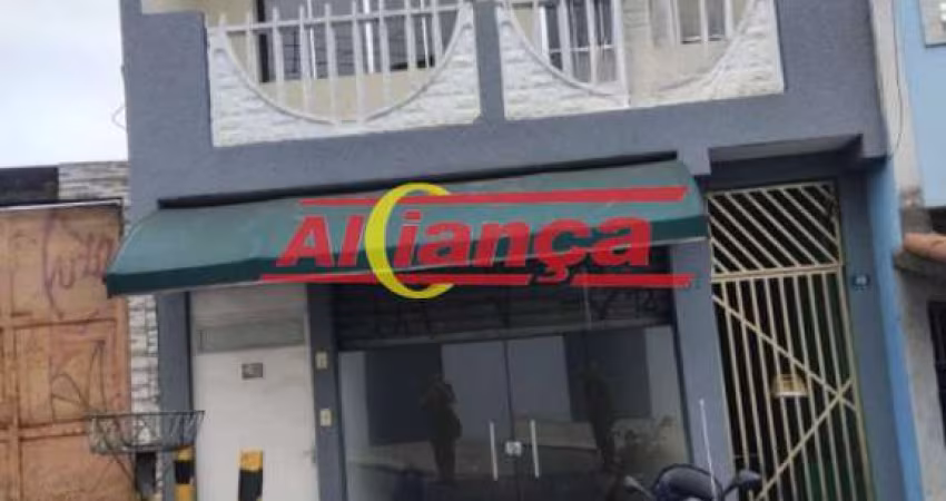 Casa com 5 casas no quintal e mais 1 Salão nao possui garagem
