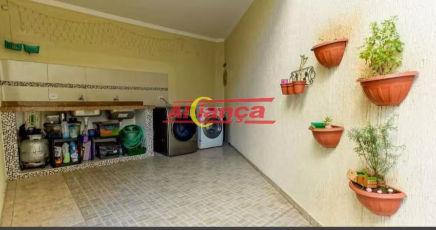 SOBRADO 3 SUÍTES PROX AO METRÔ