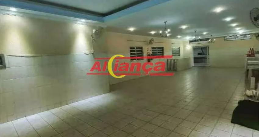 CASA DE LUXO COM SALÃO DE FESTAS - 905m² - PRÓXIMO AO AEROPORTO!