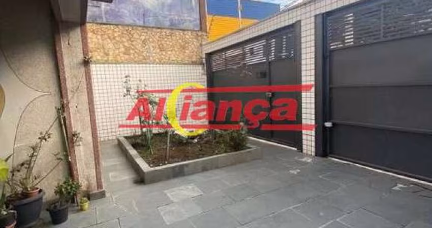Casa Térrea no Tatuapé: 3 dormitórios, 1 suíte, 5 vagas e quintal. Próxima ao Metrô e parques!