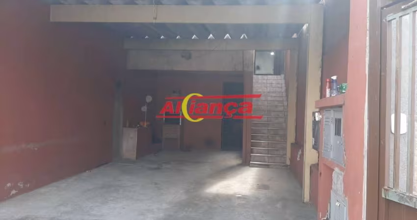São duas casas com a garagem  bem grande!!!
