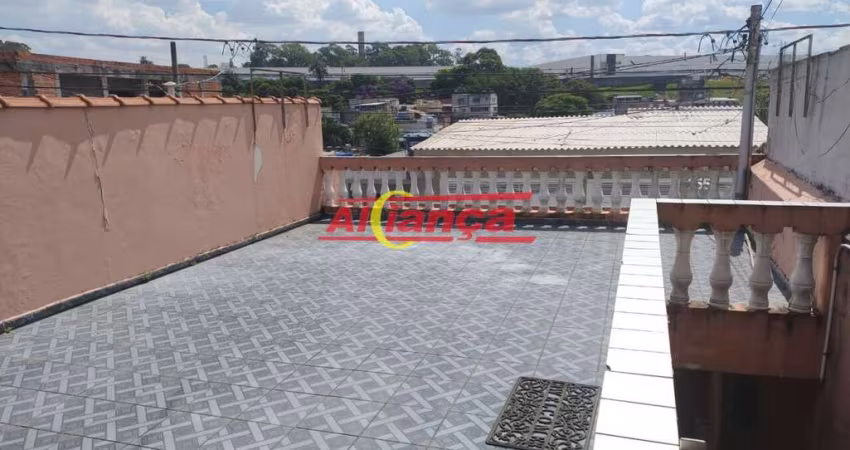 Casa assobradada com 250 metros de terreno, 03 dorm, suite, 03 banheiros