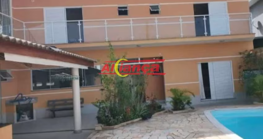 CASA DE LUXO COM 4 SUÍTES E PISCINA - ARUJÁ/SP
