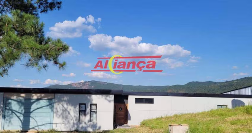 Casa com vista para a Pedra Grande, 4 dormitórios, 6.000 m² de terreno, academia e 4 suítes extras.