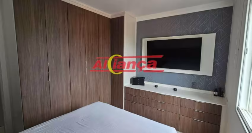 Apartamento reformado com 3 dormitórios, 1 suíte, 2 vagas, sacada envidraçada e ótima localização.