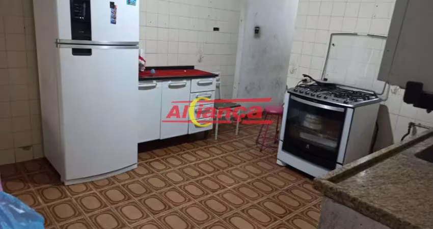 Sobrado com 03 quartos, sala , cozinha, 03 vagas de garagem cobertas, cpróximo ao sesi jd. adriana.
