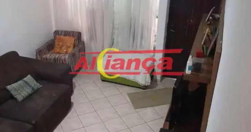 Casa com 2 dormitórios, suíte com closet e 2 quintais