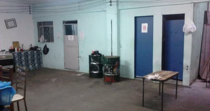 Ótima localização, dois salões, um em cima e o outro em baixo, próximo ao centro e demais rodovias.