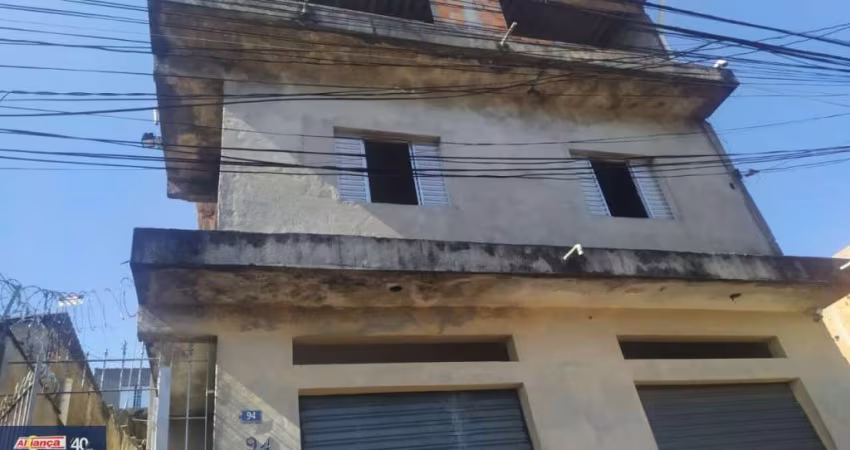 DUAS CASAS COM 1 DORMITORIO, SALA, COZINHA, BANHEIRO E AREA DE SERVIÇO.