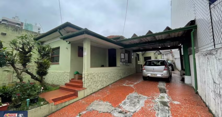 ÓTIMA CASA INDEPENDENTE 151M² - 2 DORMS - 8 VAGAS DE GARAGEM - CENTRO