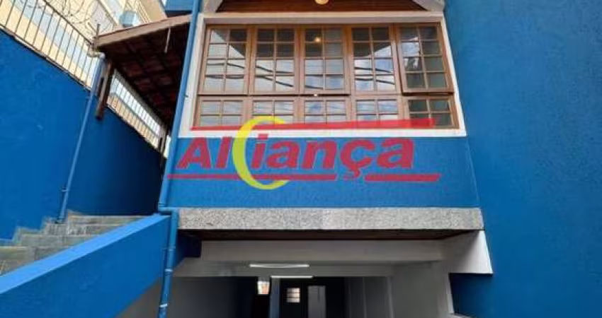 SOBRADO Á VENDA com 3 SUÍTES + EDÍCULA no JARDIM SANTA MENA em GUARULHOS/SP.