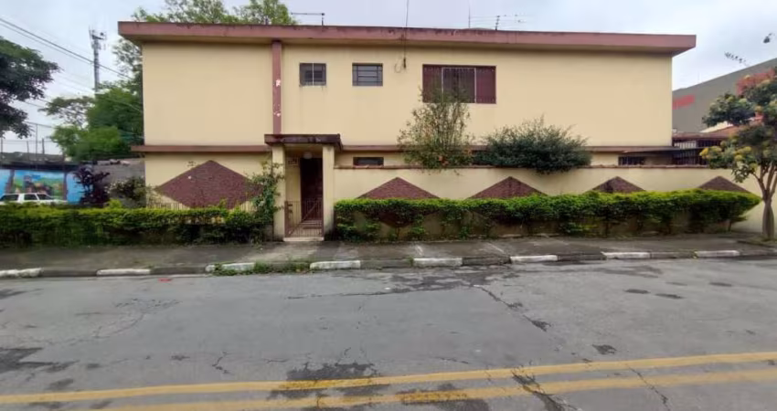 ÓTIMO SOBRADO 180M² COM 3 DORMITÓRIOS E 3 VAGAS DE GARAGEM - CENTRO