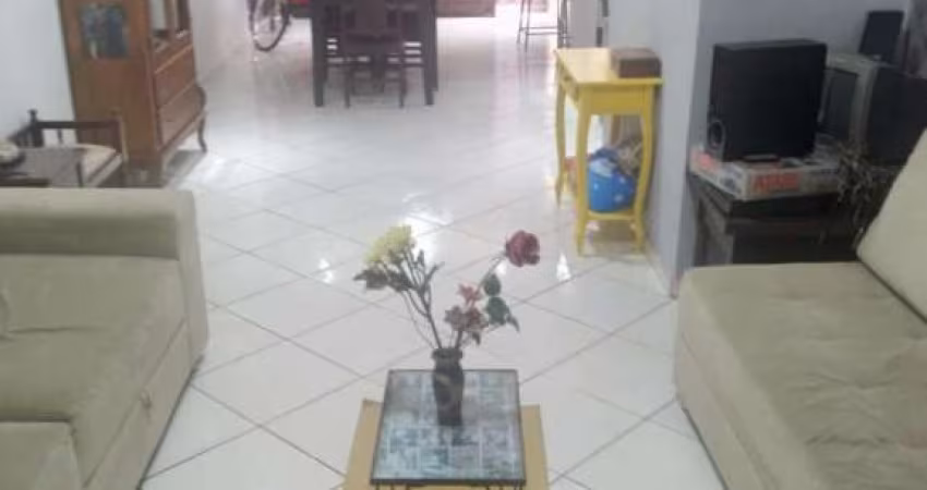 Casa 2 dormitórios Bairro Ipiranga - reformada