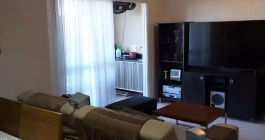 Apto padrão, 103m², rico em armários, localizado no Bairro Jardim Botânico, próximo ao Parque Carlos Raya.