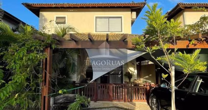 Aluguel Piatã Casa com 5/4 no Condomínio Solaris 210 m² de área privativa.