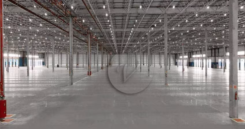 Galpão com 32.000 m² para alugar em Embu das Artes.