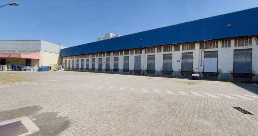 Galpão com 2.500 m² e 15 docas para alugar em santo andré