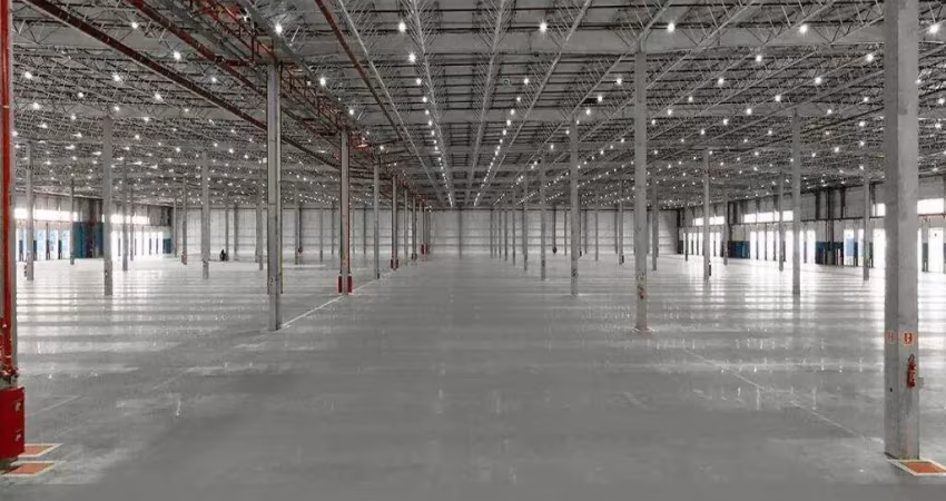 Galpão com 32.000 m² para alugar em embu das artes.