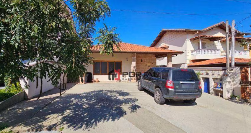 Casa com 3 dormitórios à venda, 160 m² por R$ 1.350.000,00 - Granja Viana - Cotia/SP