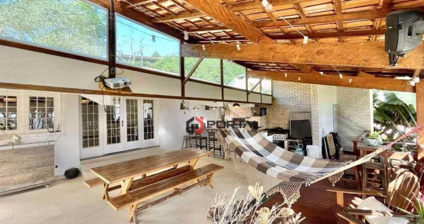 Casa com 3 dormitórios à venda, 600 m² por R$ 1.700.000,00 - Granja Viana - Carapicuíba/SP