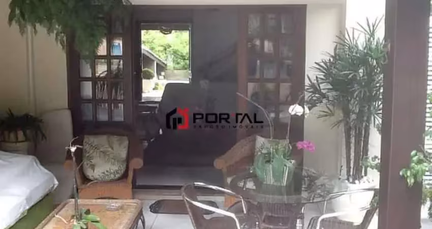 Casa com 3 quartos para alugar na Avenida Dona Cherubina Viana, Vila Santo Antônio, Cotia