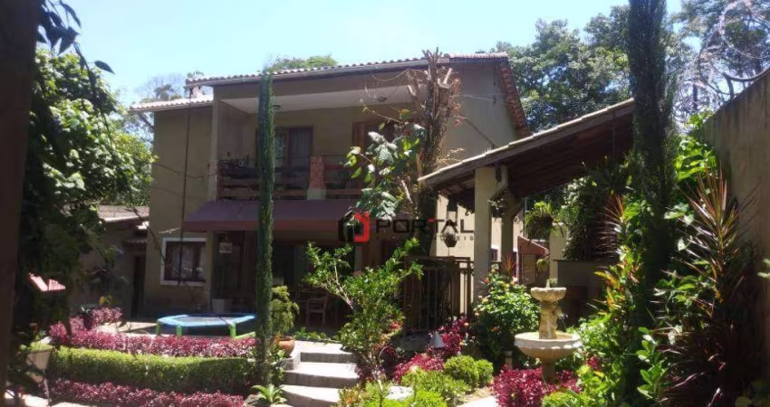 Casa com 3 dormitórios à venda, 330 m² por R$ 1.700.000,00 - Granja Viana - Carapicuíba/SP
