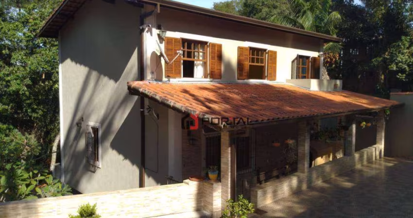 Casa com 3 dormitórios à venda, 180 m² por R$ 795.000,00 - Granja Viana - Cotia/SP