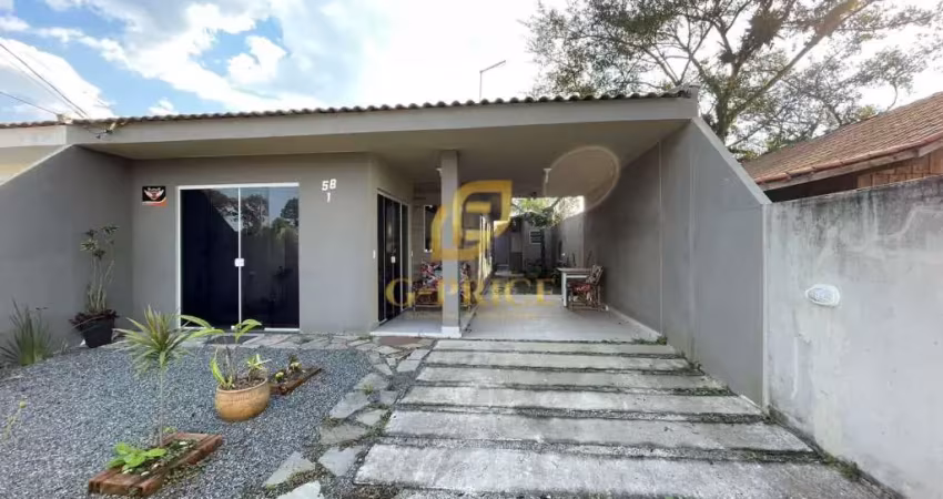 Linda casa com piscina e face leste apenas 250 mts do mar