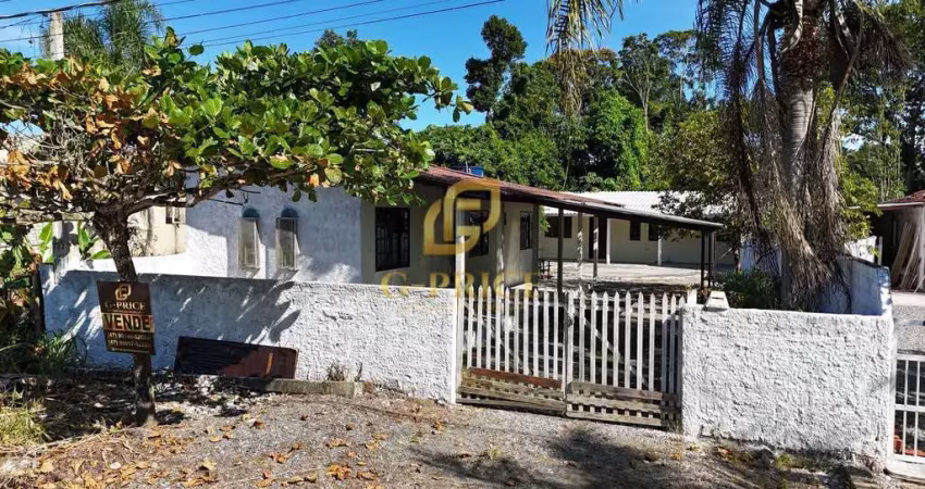 2 Ótimas Casas com Terreno de 360m² apenas 650 mts do Mar